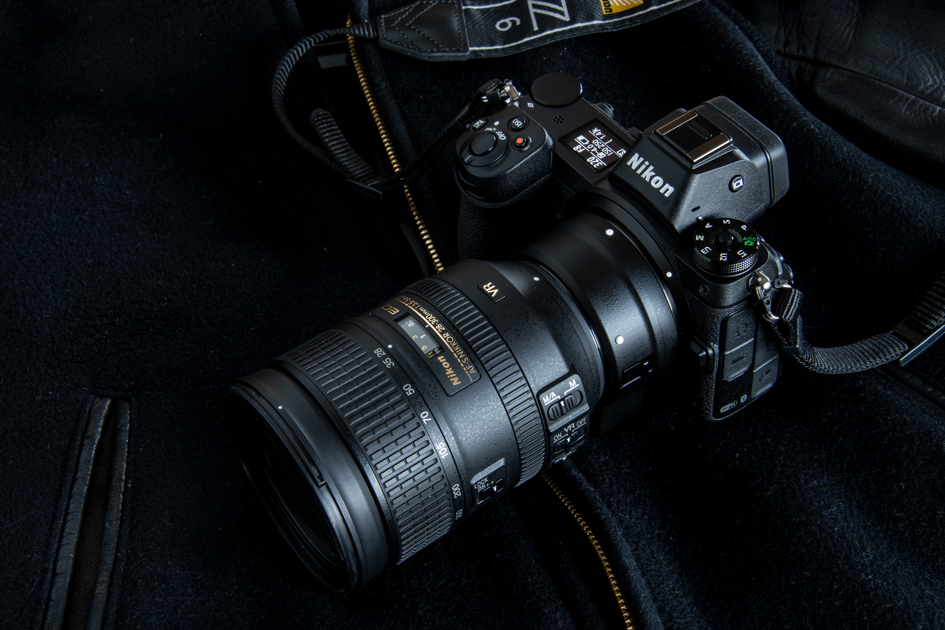 Nikon AF-S NIKKOR 28-300mm f/3.5-5.6G ED VR + Mount Adapter FTZ + Z 6