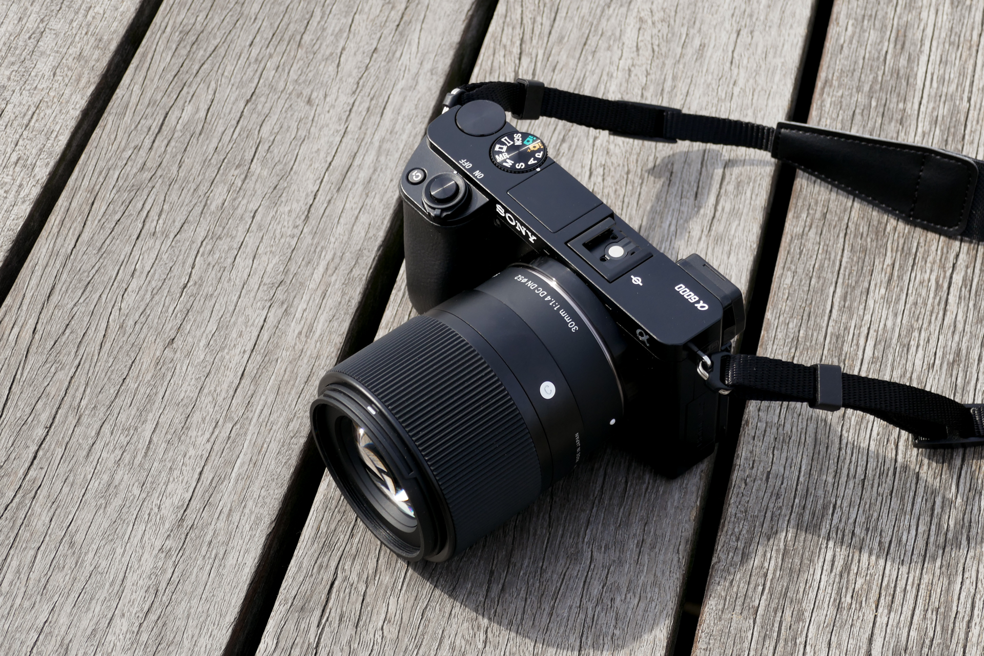 カメラ レンズ(単焦点) 着後レビューで ええもんやSIGMA 30mm F1.4 DC DN Contemporary C016 